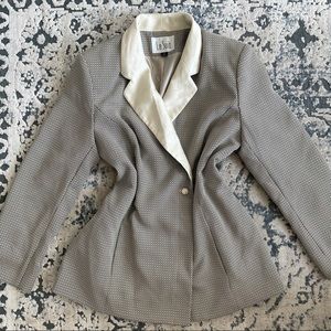 Elegant Vintage Beige & Black Blazer
